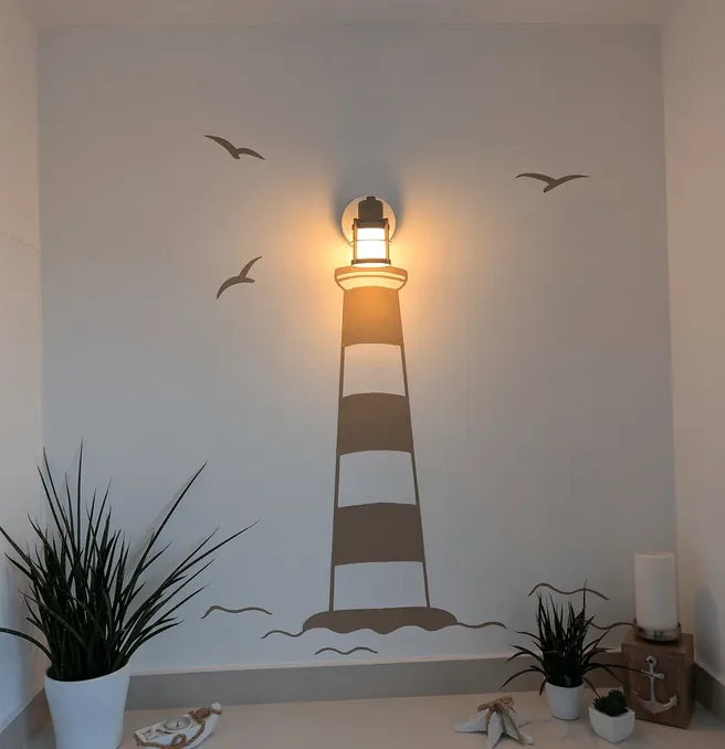 Wandgestaltung mit Leuchtturm